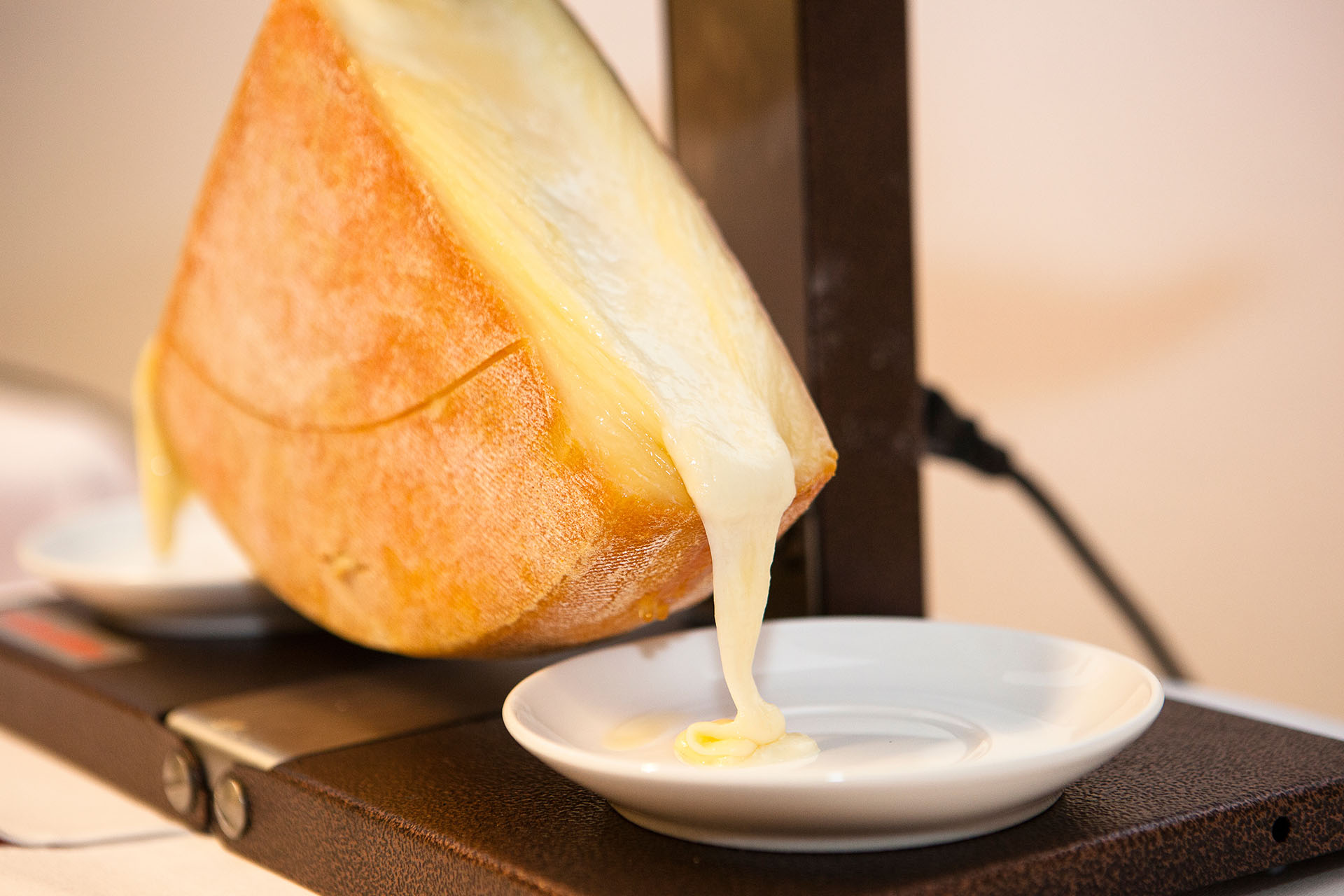 /./ba-24/img/evenings/raclette1.jpeg